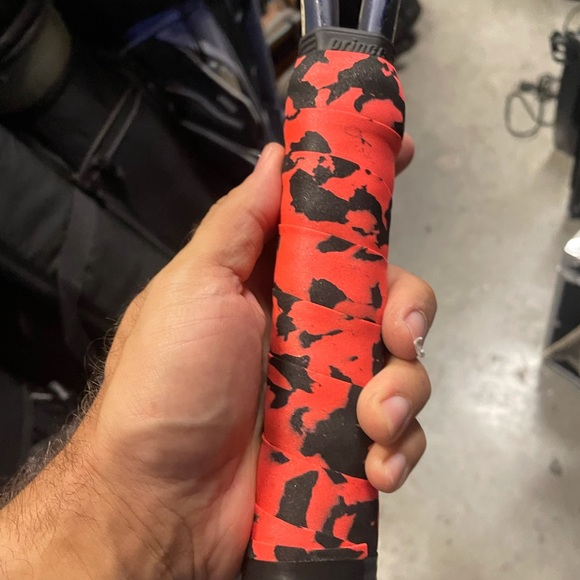 Prince Approach tennis Racquet 27 inc 
With new fashion grip - Picture 2 of 12